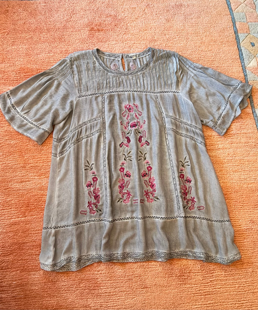 POL Embroidered Tunic Top Size L
Boho Sheer Mini Dress Rayon