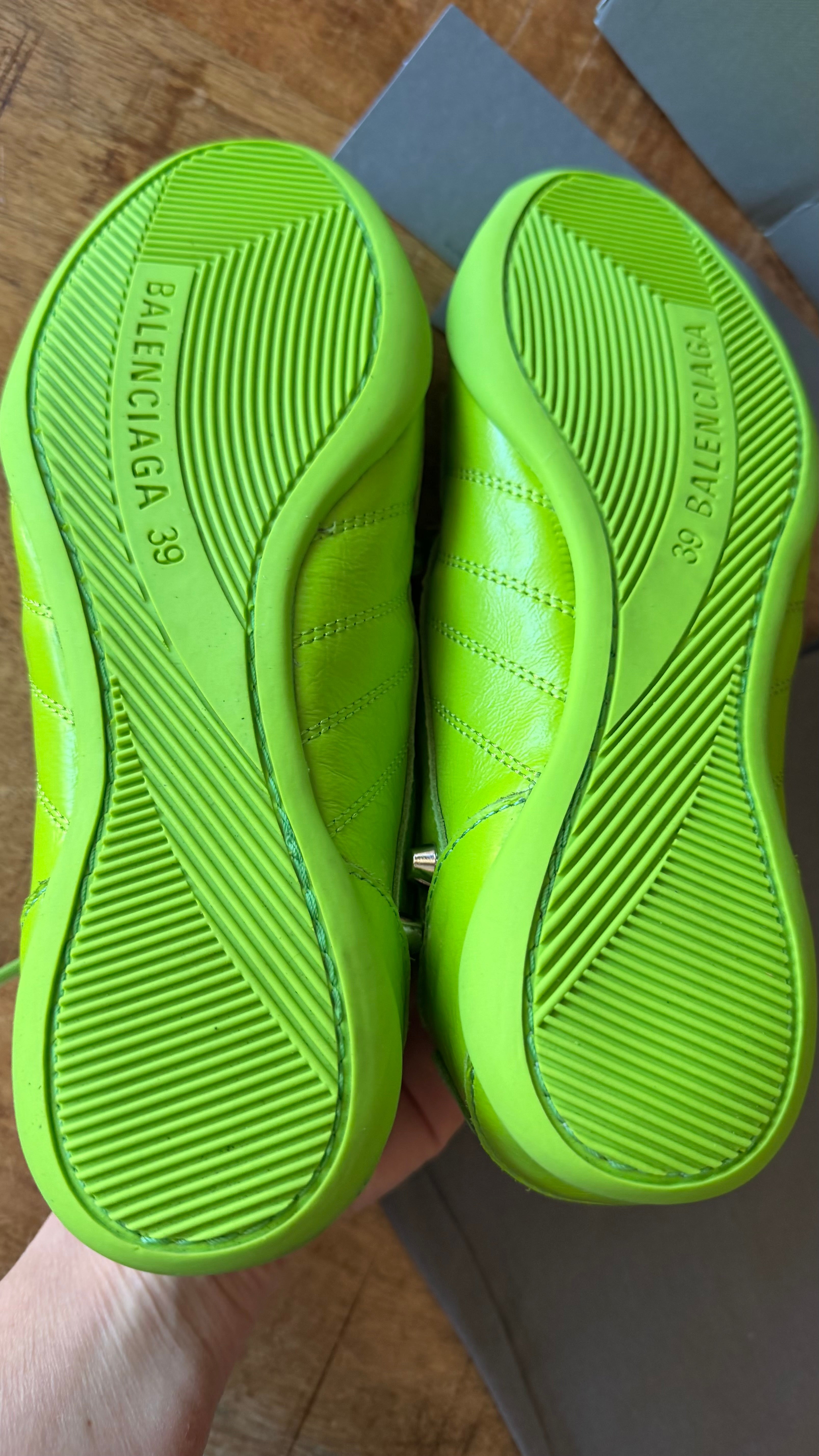 Balenciaga Sneakers Green Genuine Soft Leather EU 37,39
Women brand new