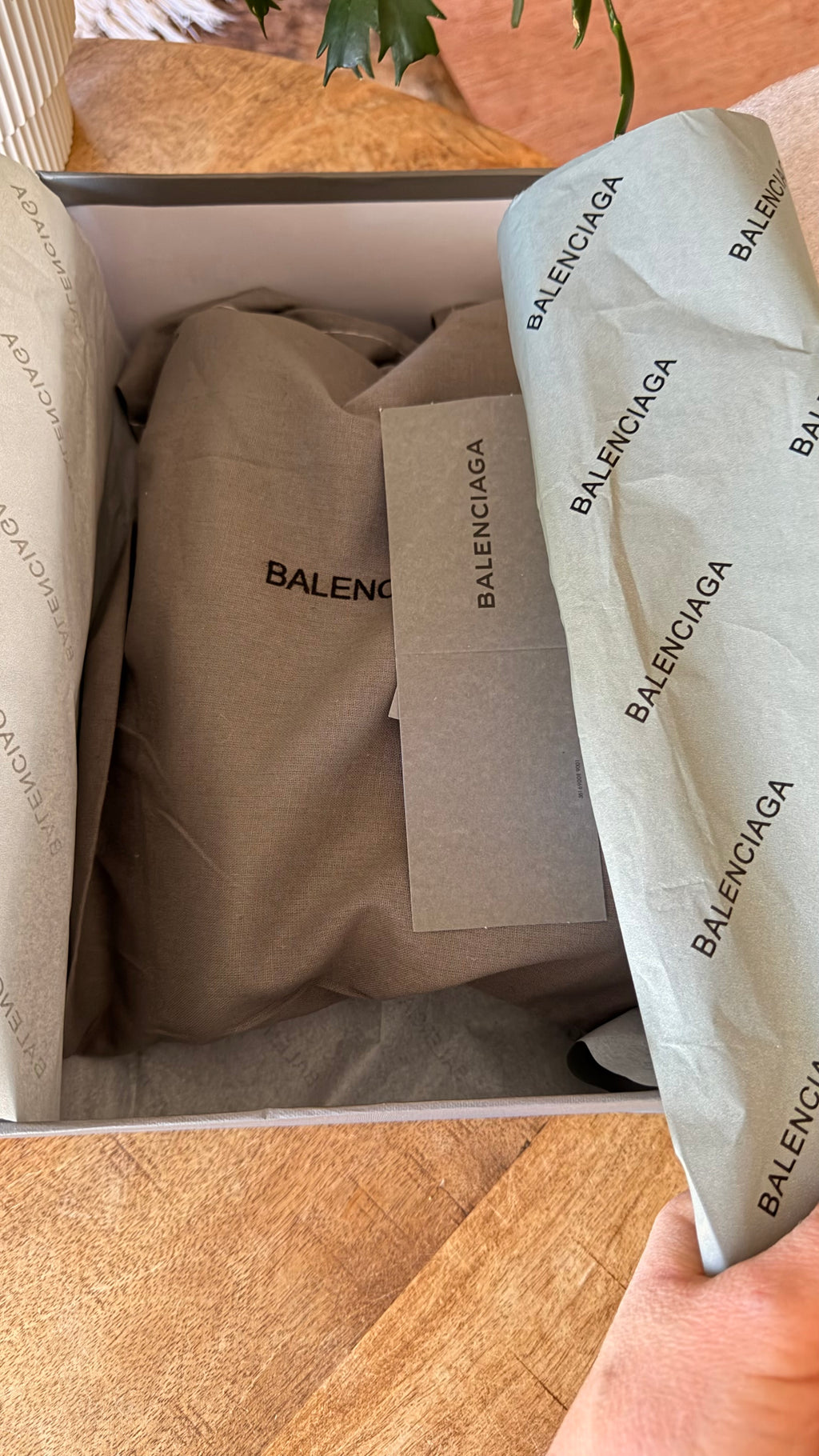 Balenciaga Sneakers Green Genuine Soft Leather EU 37,39
Women brand new