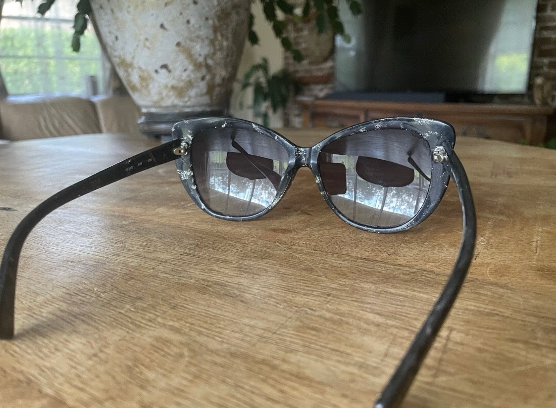 Valentino Cat Eye Glitter Sunglasses
Black Silver Made in Italy Vintage