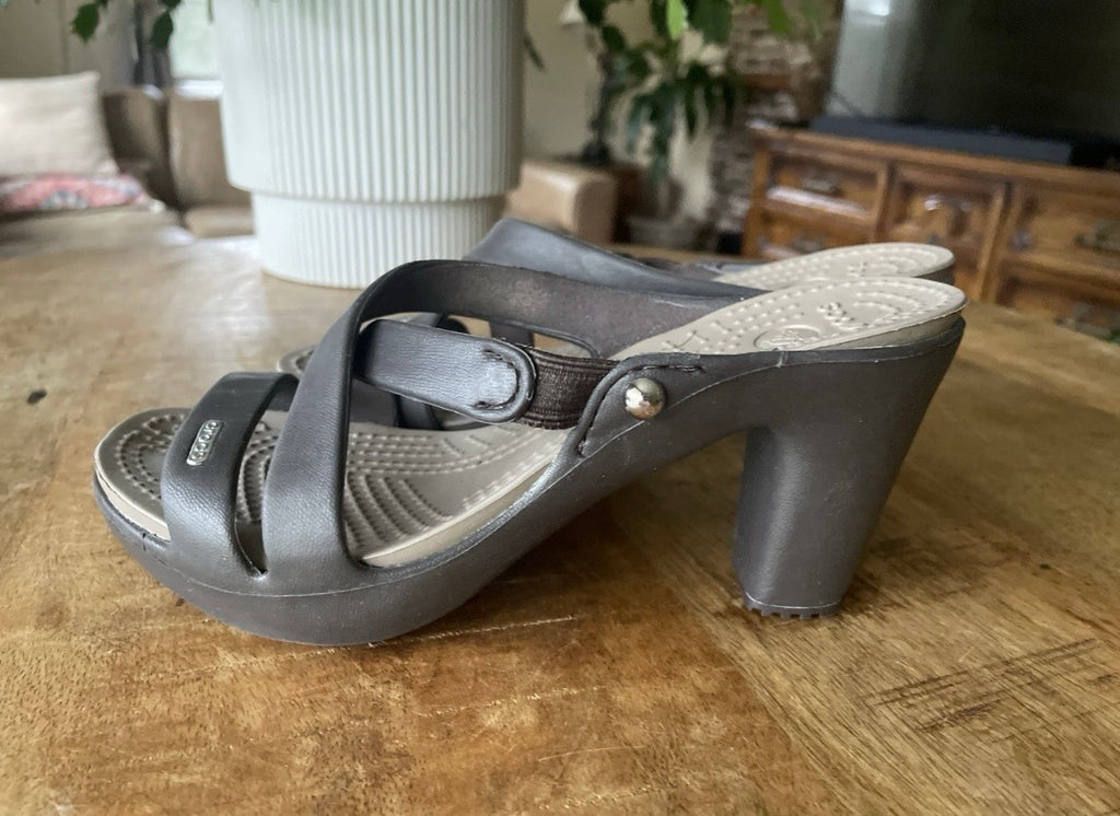Crocs Grey Strappy Heels Sandals W5 Women's Size 5/6 Comfort Shoes