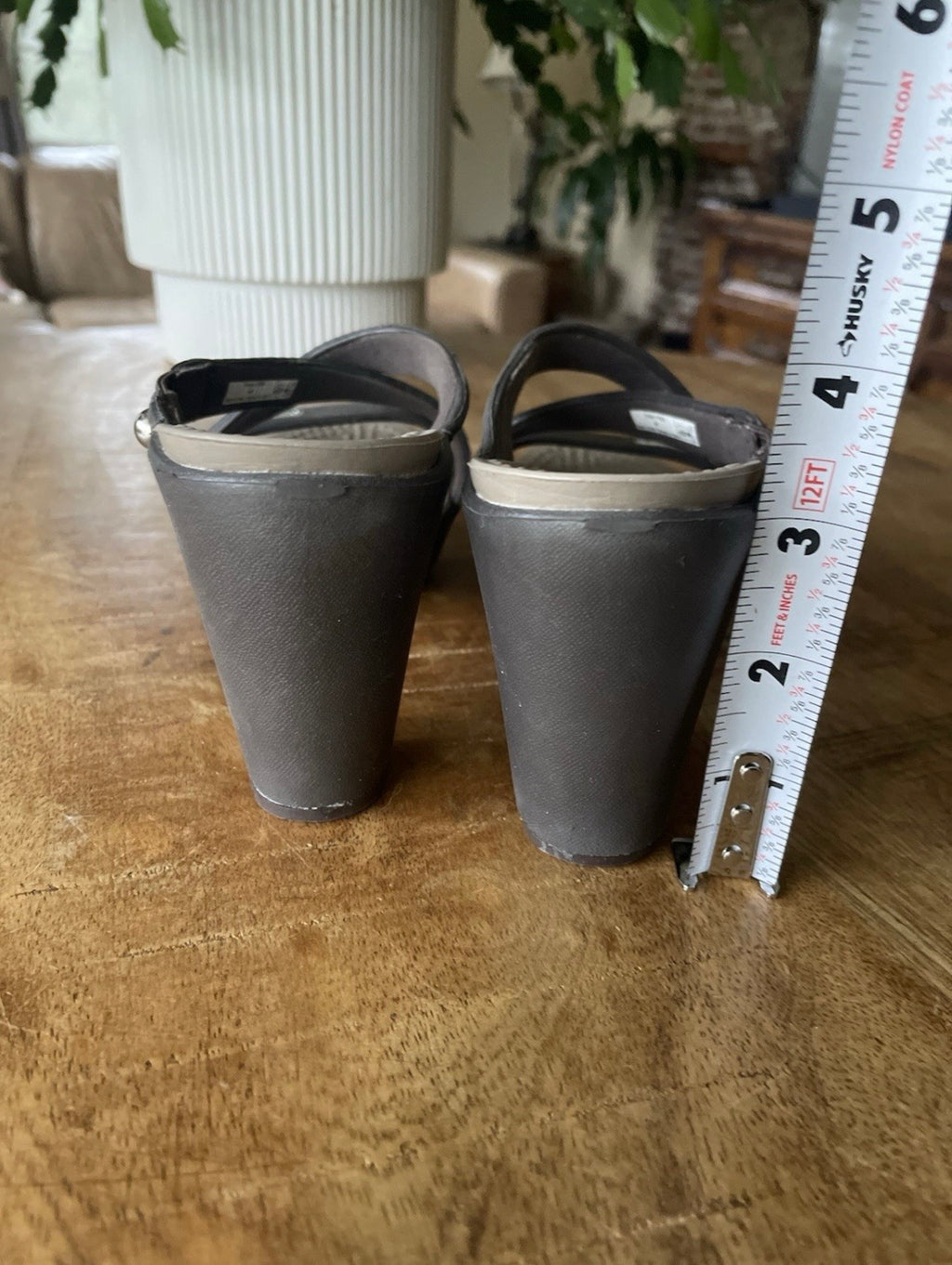 Crocs Grey Strappy Heels Sandals W5 Women's Size 5/6 Comfort Shoes