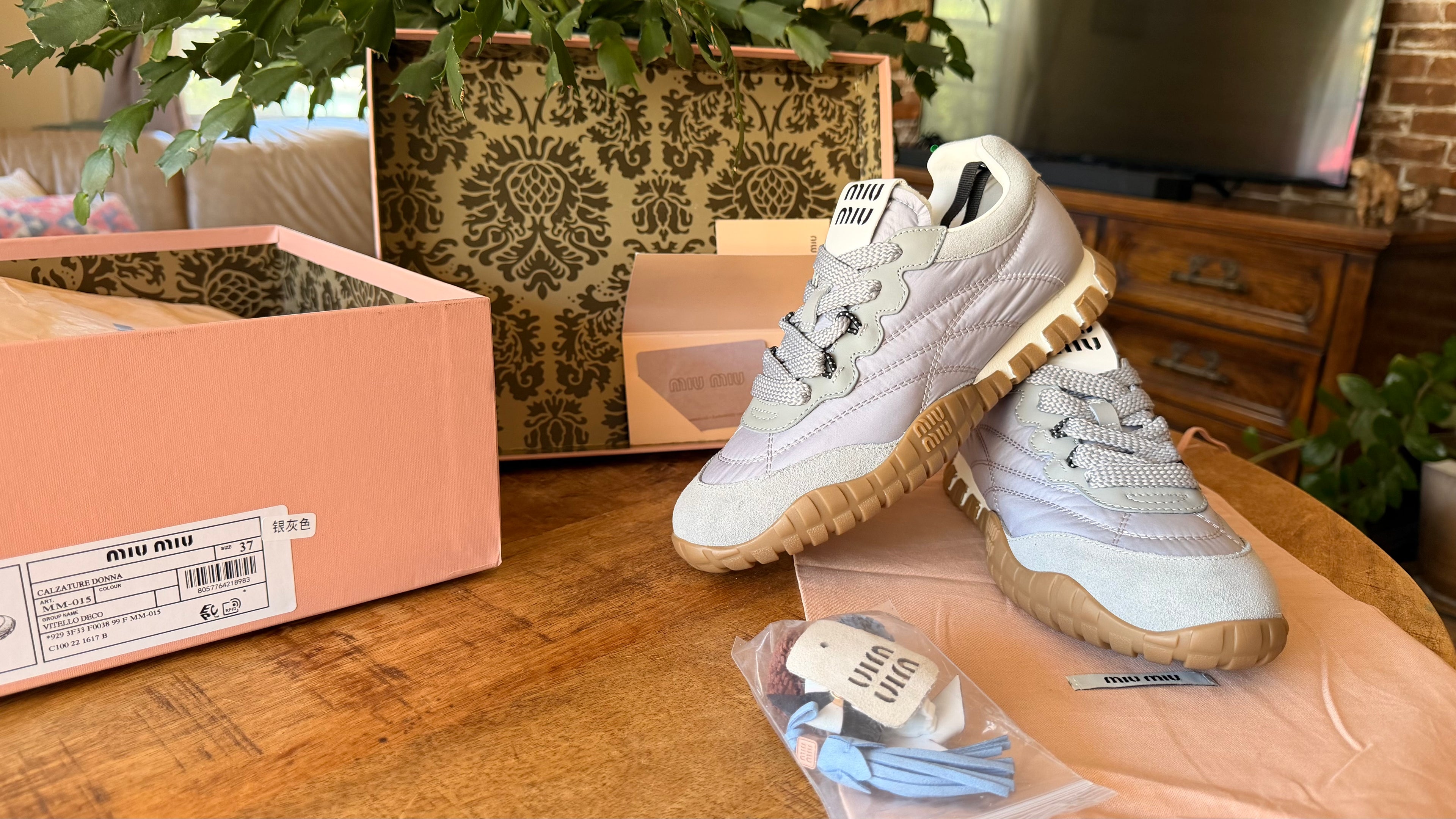 Miu Miu Quilted Grey Unisex Sneakers EU
37,39 Chunky Gum Sole