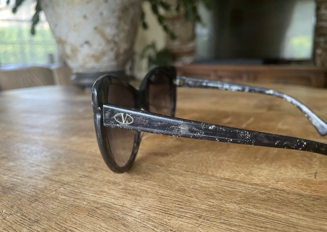 Valentino Cat Eye Glitter Sunglasses
Black Silver Made in Italy Vintage