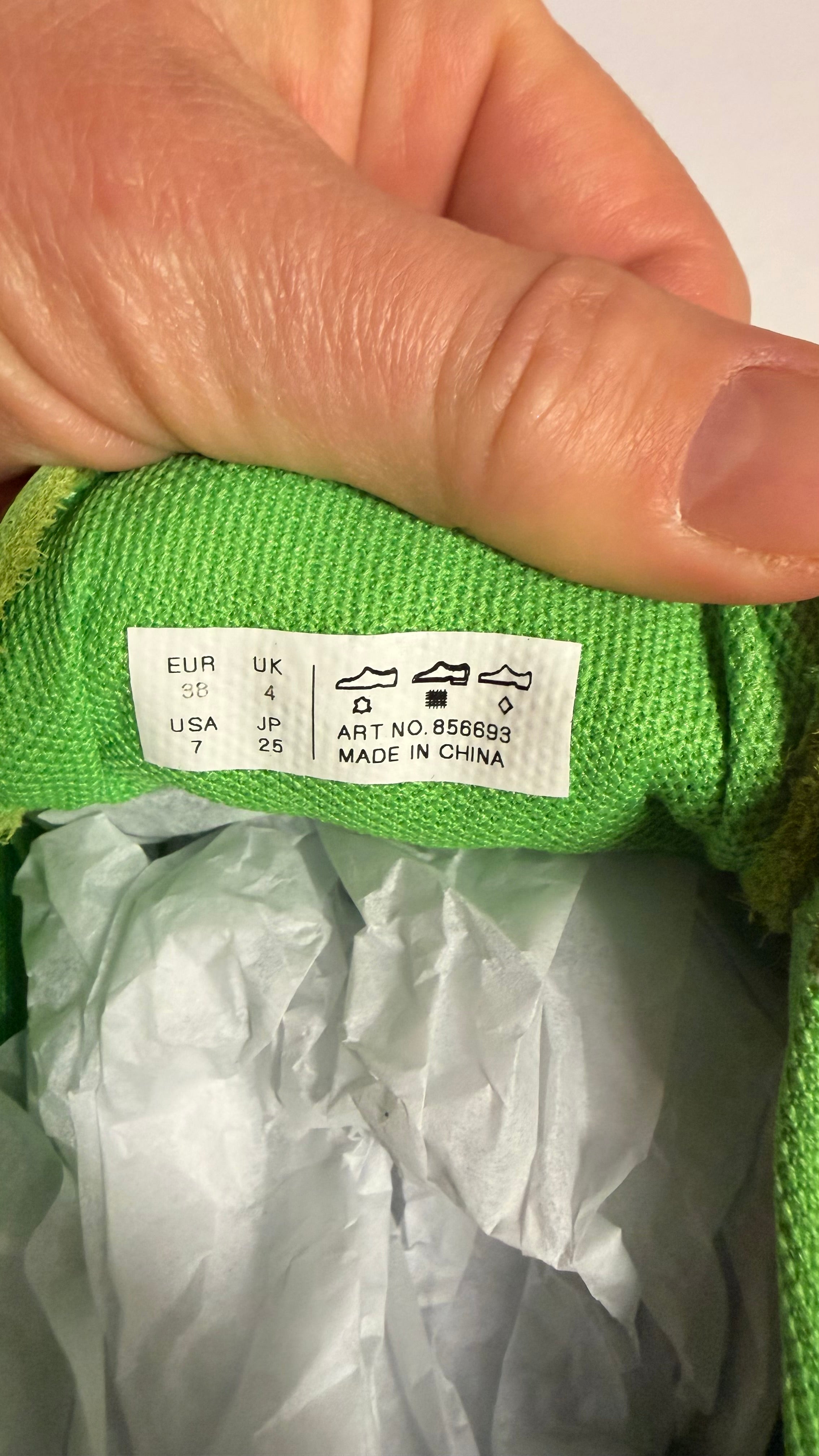 Balenciaga Sneakers Green Genuine Soft Leather EU 37,39
Women brand new