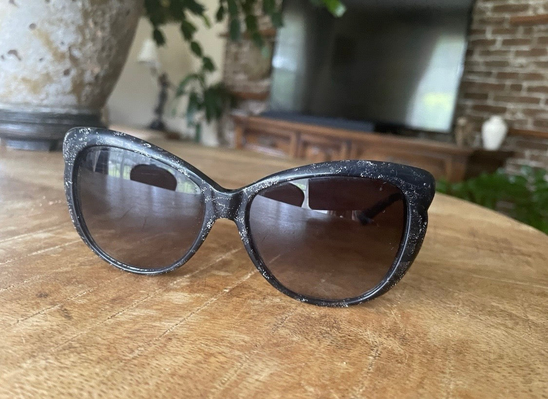 Valentino Cat Eye Glitter Sunglasses
Black Silver Made in Italy Vintage